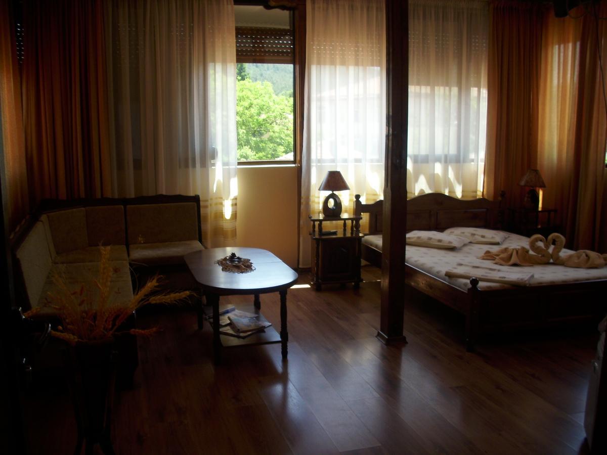 Guest House Ambrozia Kotel Eksteriør billede